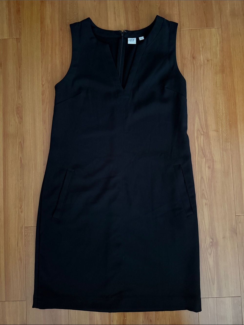 GAP Black Sleeveless V-Notch Shift Mini Dress